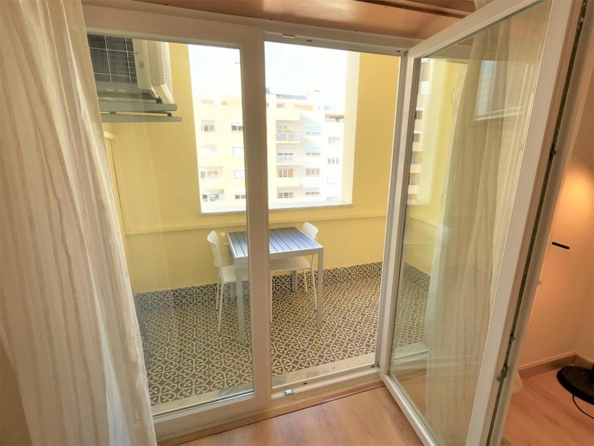 Carnaxide Modern T1 Apartment W Balcony In Carnaxide Oeiras Lisbon Buitenkant foto