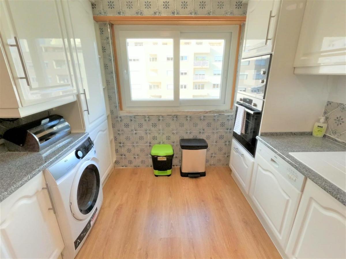 Carnaxide Modern T1 Apartment W Balcony In Carnaxide Oeiras Lisbon Buitenkant foto
