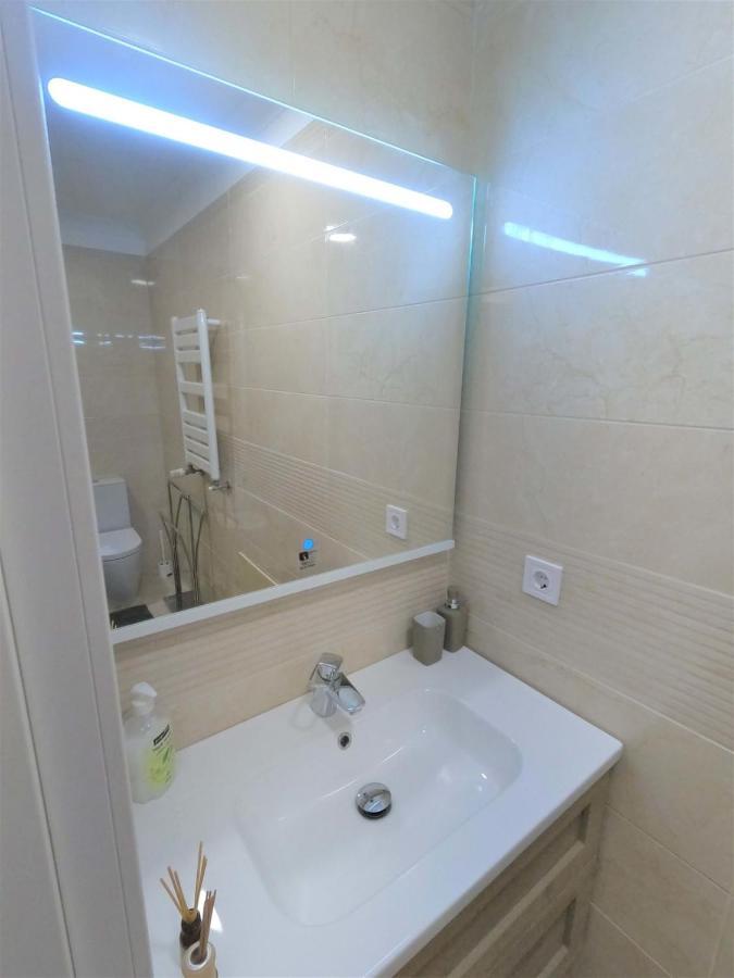 Carnaxide Modern T1 Apartment W Balcony In Carnaxide Oeiras Lisbon Buitenkant foto