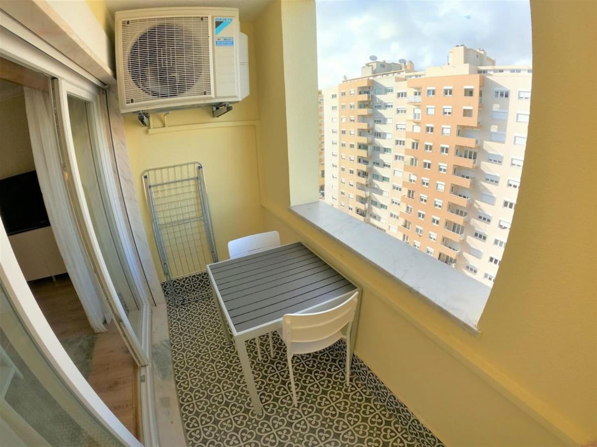 Carnaxide Modern T1 Apartment W Balcony In Carnaxide Oeiras Lisbon Buitenkant foto