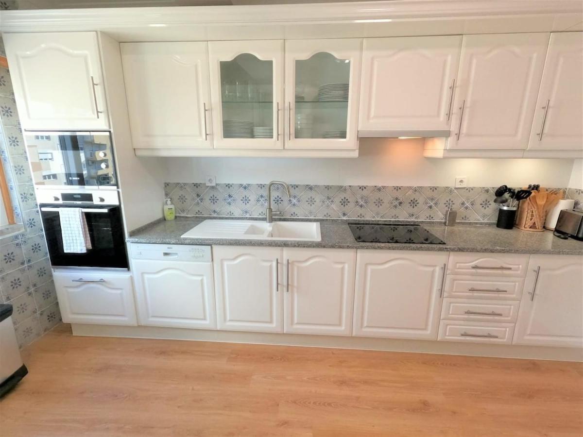 Carnaxide Modern T1 Apartment W Balcony In Carnaxide Oeiras Lisbon Buitenkant foto
